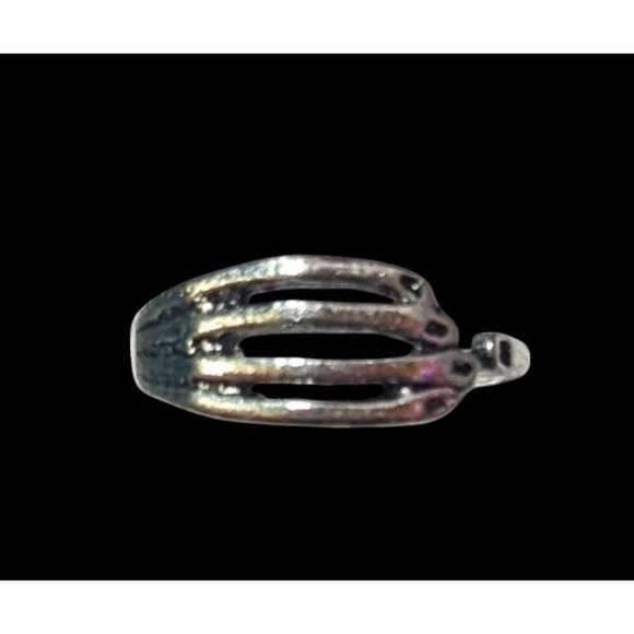 Gothic Skeleton Hand Silver Tone Fashion Ring Size 5 1/2 - Picture 9 of 14